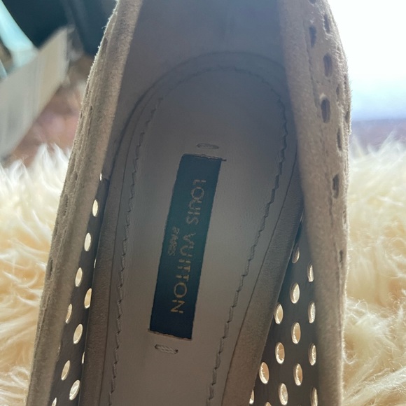 - Louis Vuitton (Preowned) “Eyeline” beige heels with suede mesh finis… - Picture 2 of 13